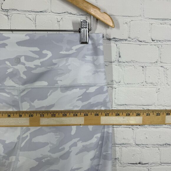 Lululemon Wunder Under Ribbed Biker Shorts Women Size 12 White Grey Camo Gym - Picture 9 of 11